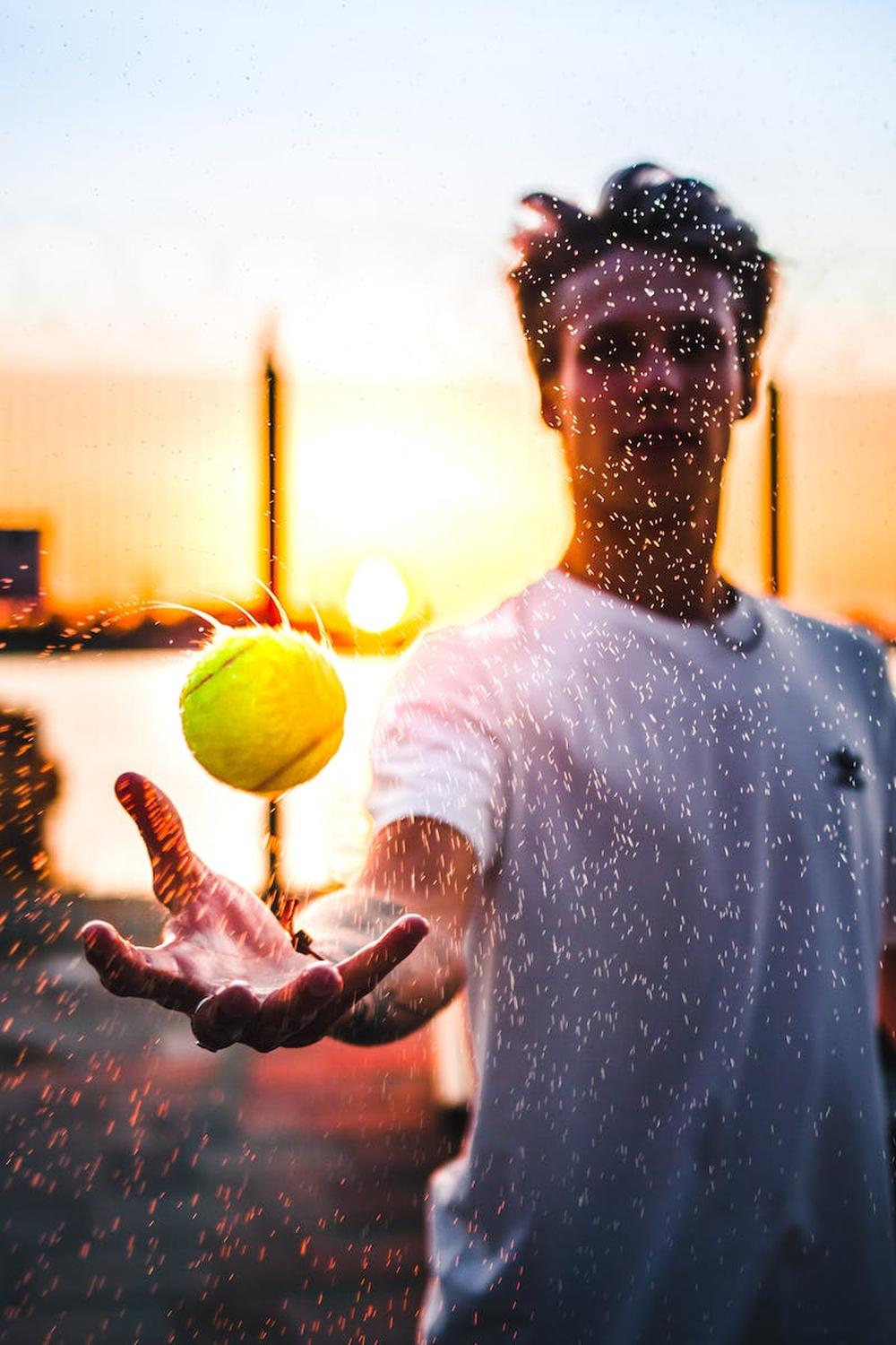 selective_focus_photo_of_tennis_ball