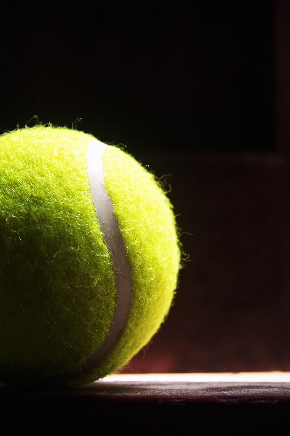 ball_blur_close_up_daylight